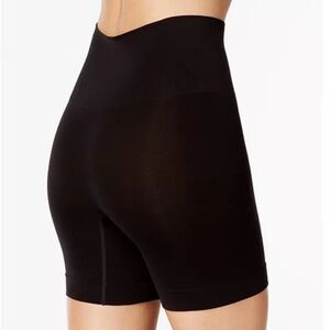 SPANX Women's Everyday
Shaping Panties Mid-Thigh Short 10149R Size Medium Black